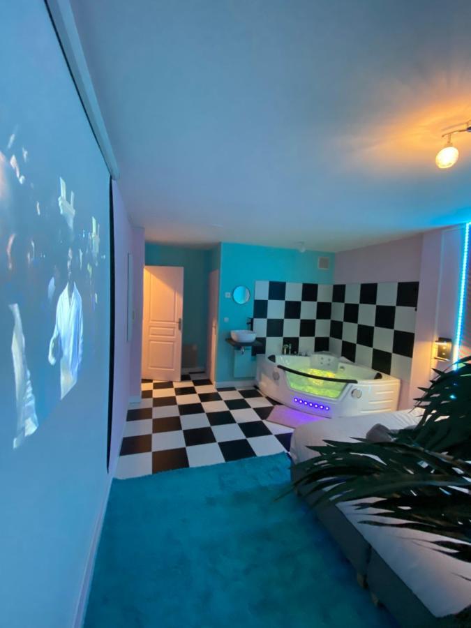 Capsule Miami Vice - Jacuzzi - Billard - Ecran Cinema & Netflix - Ping-Pong - Nintendo & Jeux- Lievin Exterior photo