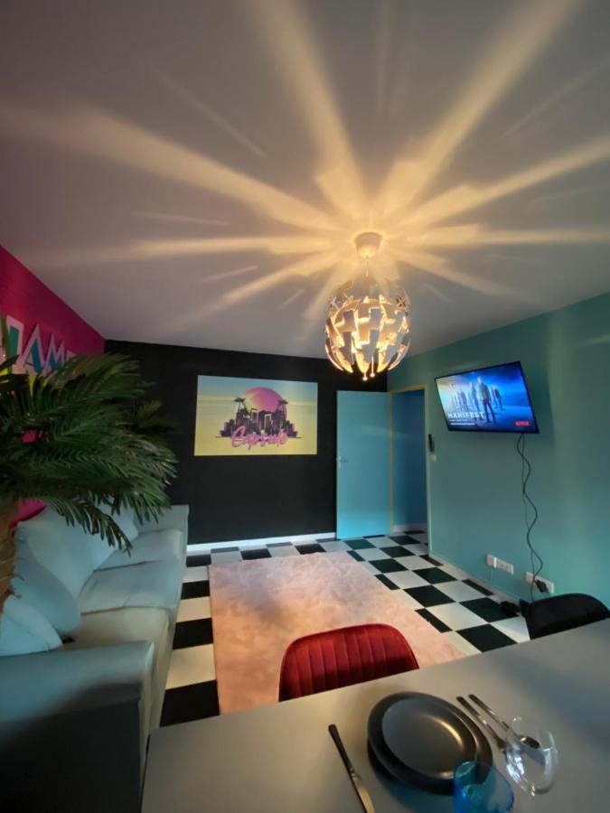 Capsule Miami Vice - Jacuzzi - Billard - Ecran Cinema & Netflix - Ping-Pong - Nintendo & Jeux- Lievin Exterior photo