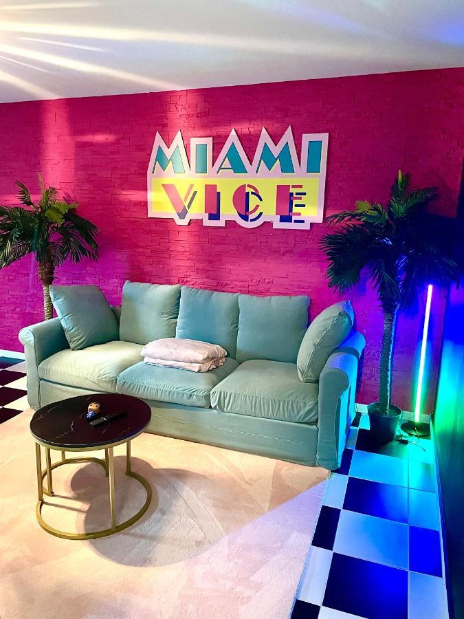 Capsule Miami Vice - Jacuzzi - Billard - Ecran Cinema & Netflix - Ping-Pong - Nintendo & Jeux- Lievin Exterior photo