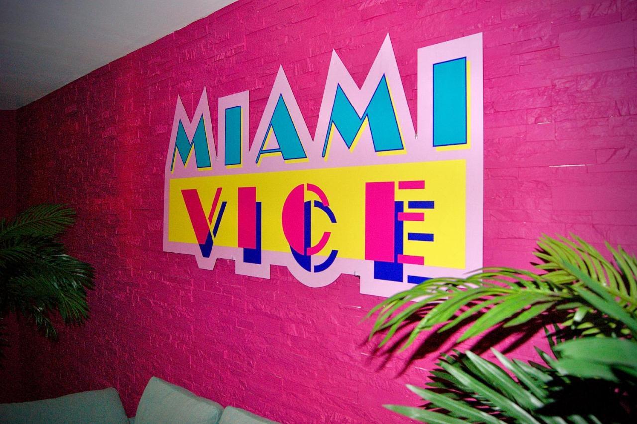 Capsule Miami Vice - Jacuzzi - Billard - Ecran Cinema & Netflix - Ping-Pong - Nintendo & Jeux- Lievin Exterior photo