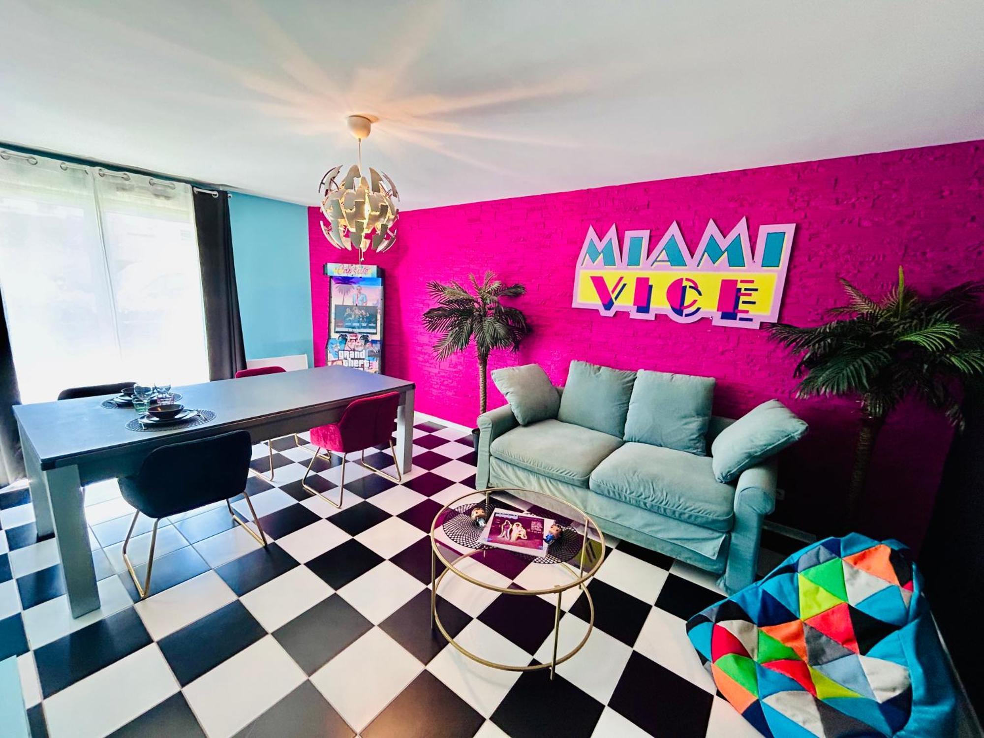 Capsule Miami Vice - Jacuzzi - Billard - Ecran Cinema & Netflix - Ping-Pong - Nintendo & Jeux- Lievin Exterior photo