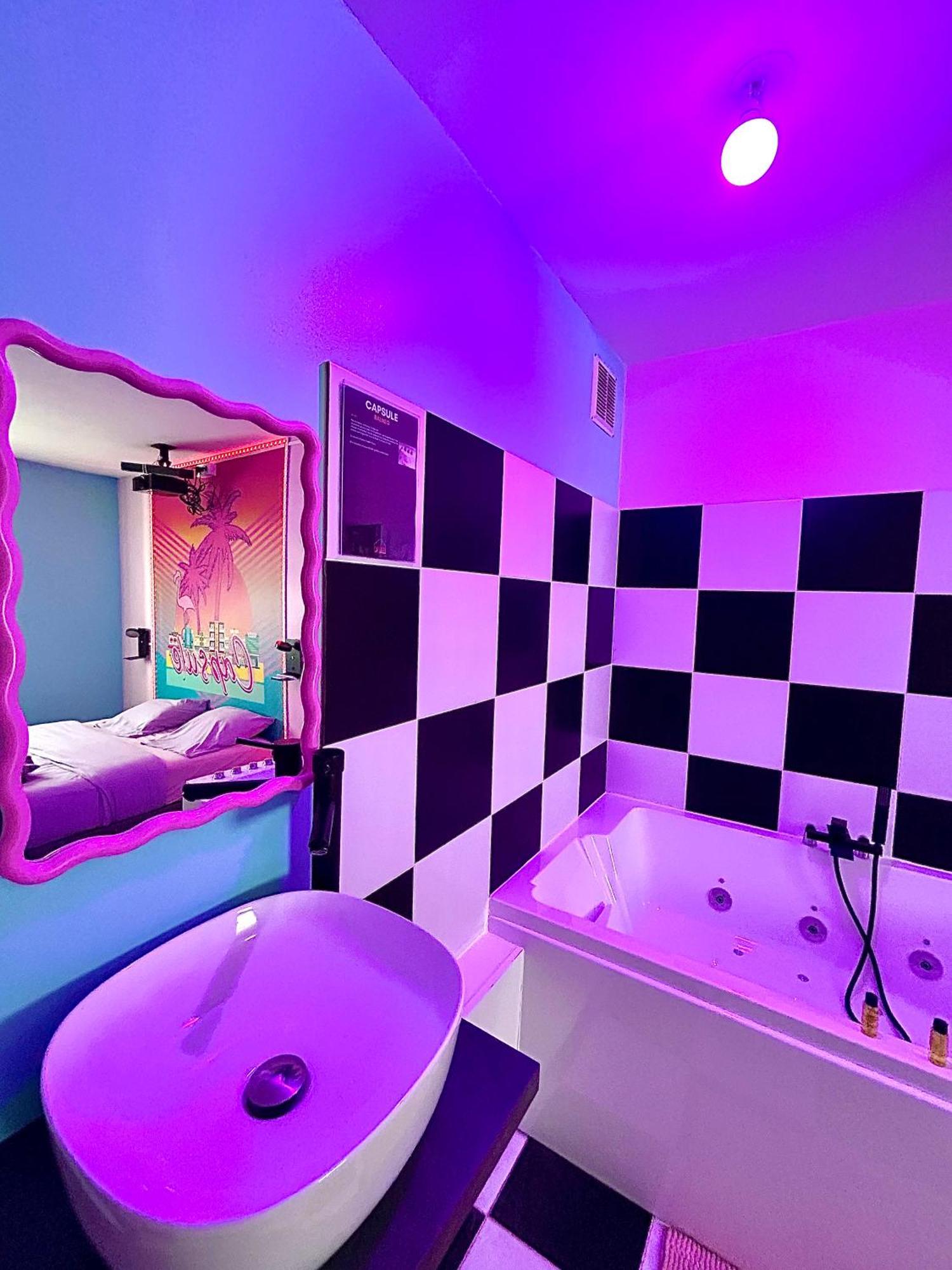 Capsule Miami Vice - Jacuzzi - Billard - Ecran Cinema & Netflix - Ping-Pong - Nintendo & Jeux- Lievin Exterior photo
